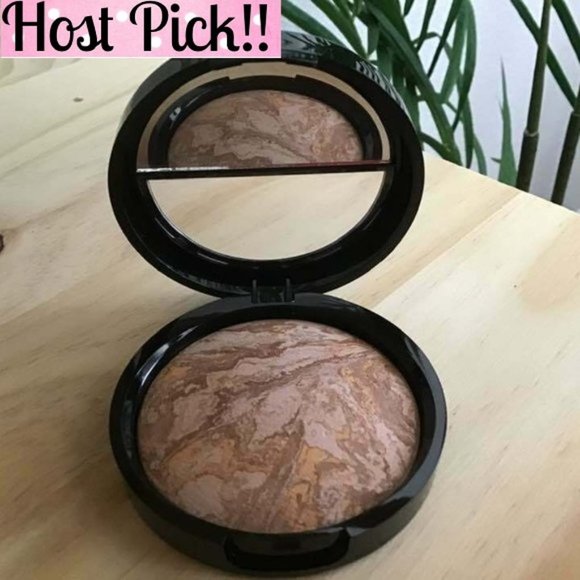 Laura Geller Balance-N-Brighten Color Correcting Foundation MEDIUM - Full Size - Picture 2 of 5